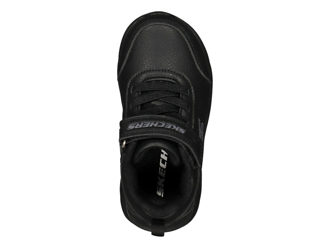 Tenis deportivos Skechers color negro con cierre de velcro y agujetas para niño.