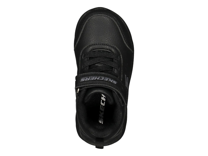 Tenis deportivos Skechers color negro con cierre de velcro y agujetas para niño.