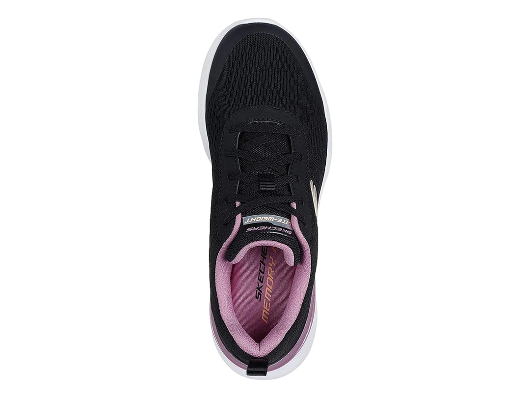 Tenis deportivos Skechers color negro con detalles en morado y suela blanca.