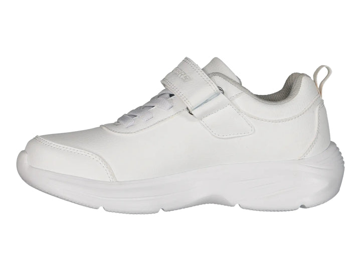 Tenis deportivos Skechers color blanco con cierre de velcro y agujetas.