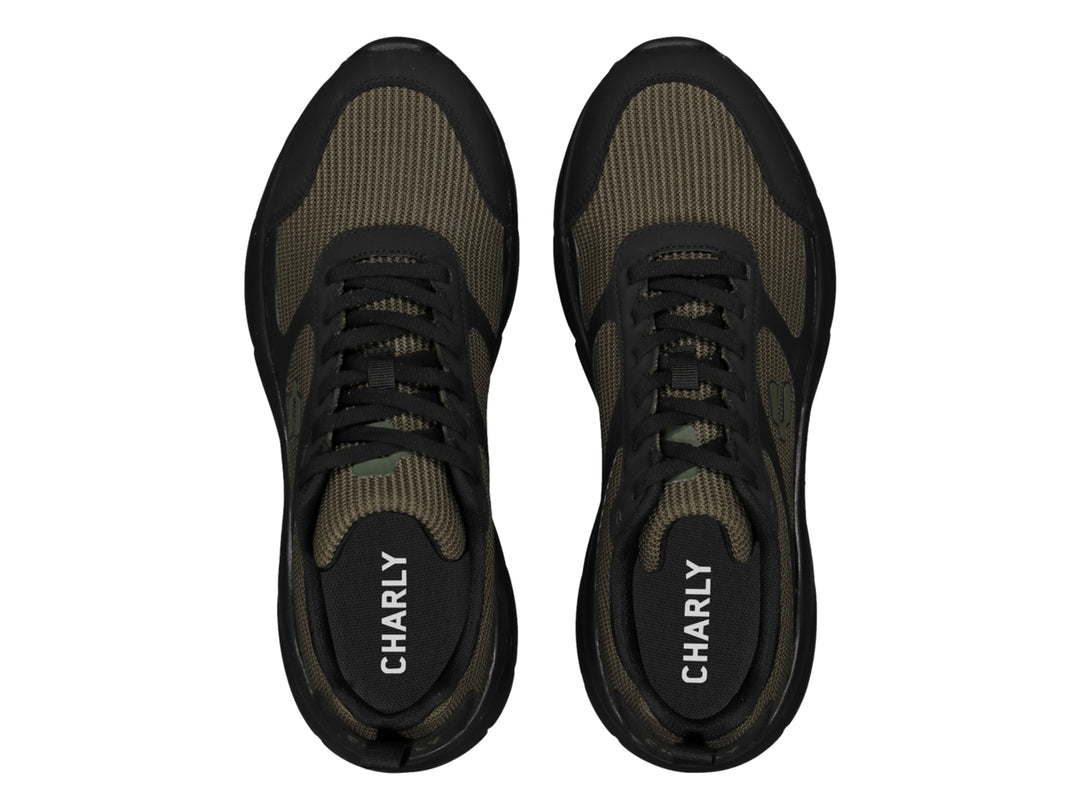 Tenis deportivos Charly en color verde oliva y negro con suela gruesa y malla transpirable.