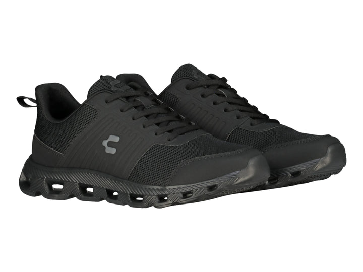 Tenis deportivos Charly color negro con suela texturizada y malla transpirable.