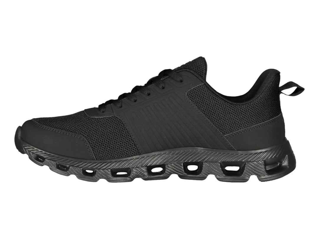 Tenis deportivos Charly color negro con suela texturizada y malla transpirable.