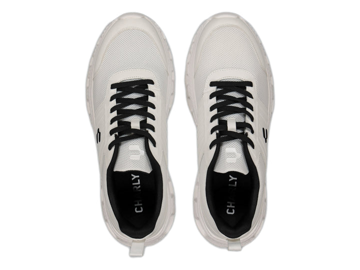Tenis deportivos Charly color blanco con detalles en negro y suela blanca.