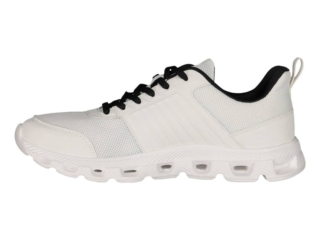 Tenis deportivos Charly color blanco con detalles en negro y suela blanca.