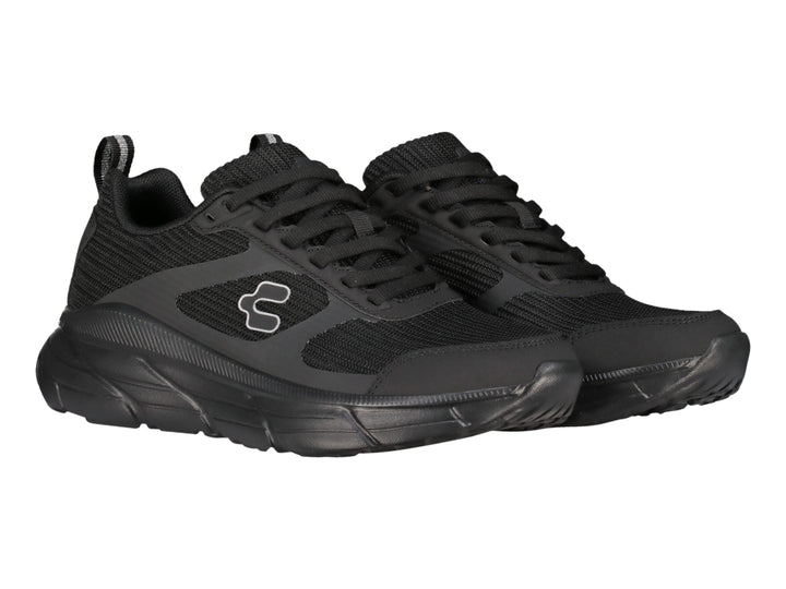 Tenis deportivos Charly color negro con malla transpirable y suela robusta sobre fondo blanco.