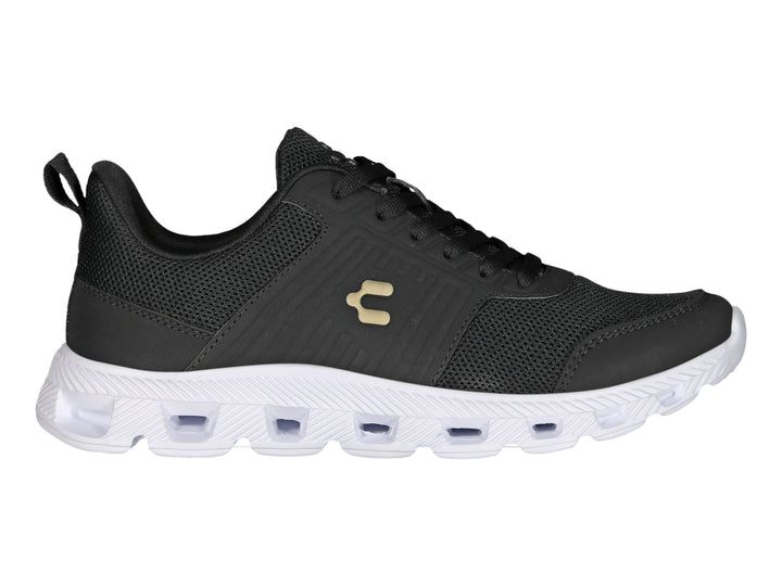 Tenis deportivos Charly color negro con suela blanca y logotipo dorado en el lateral.