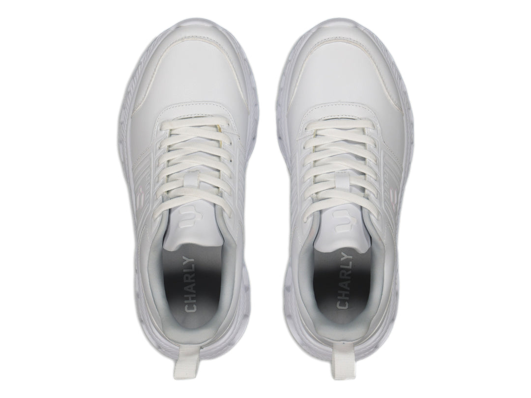 Tenis deportivos Charly color blanco con suela blanca y cordones, vista lateral.