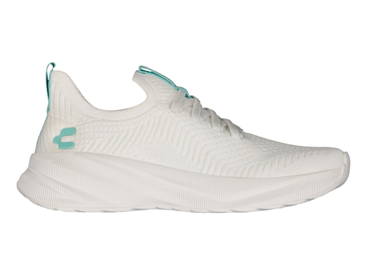 Tenis deportivos Charly color blanco con detalles en aqua, diseño de tejido ligero y suela blanca robusta.