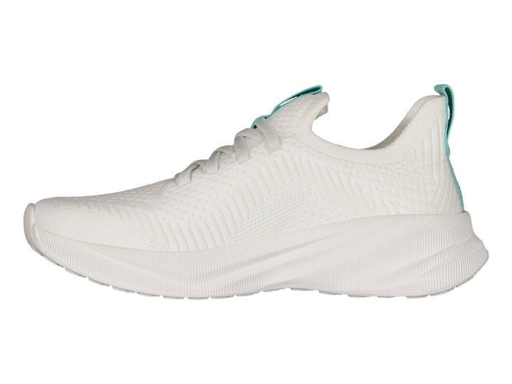 Tenis deportivos Charly color blanco con detalles en aqua, diseño de tejido ligero y suela blanca robusta.