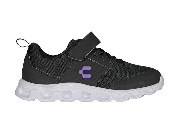 Tenis deportivos Charly color negro con detalles en lila y suela blanca para niños.