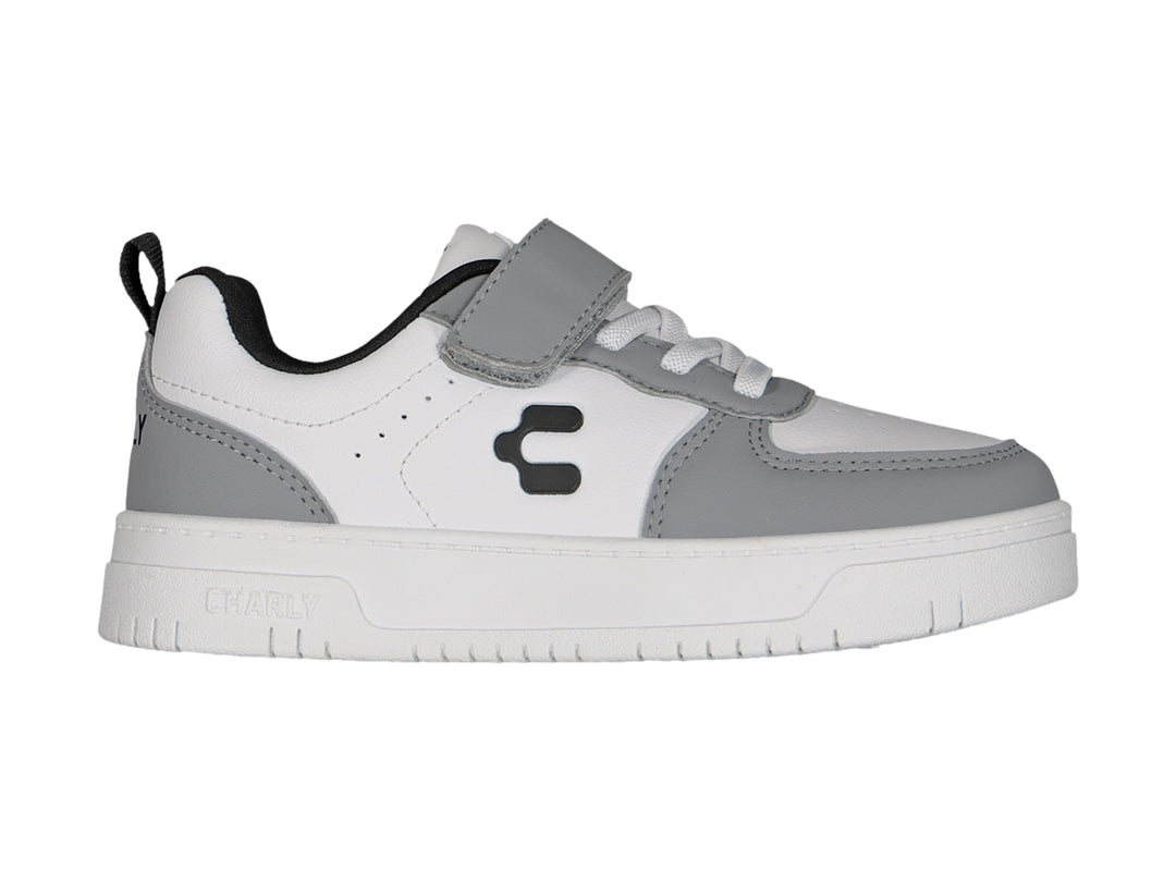 Tenis Charly color blanco y gris con correa de velcro y suela blanca.