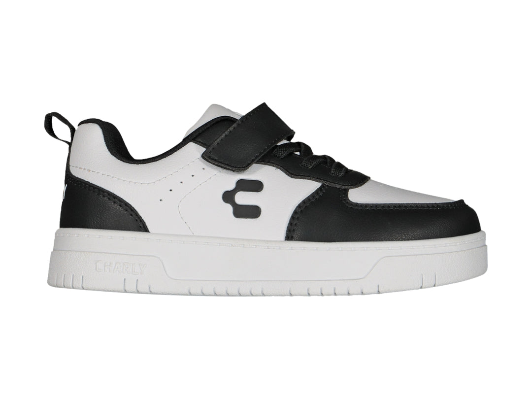 Tenis Charly para niño en colores blanco y negro con cierre de velcro y suela blanca.