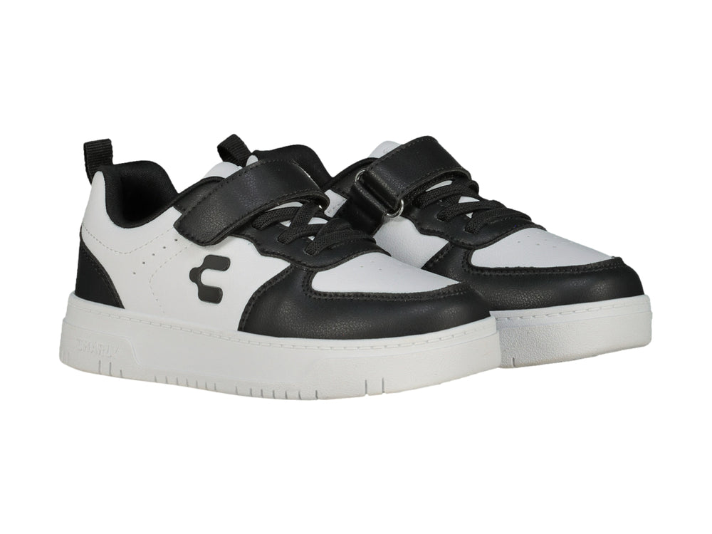 Tenis Charly para niño en colores blanco y negro con cierre de velcro y suela blanca.