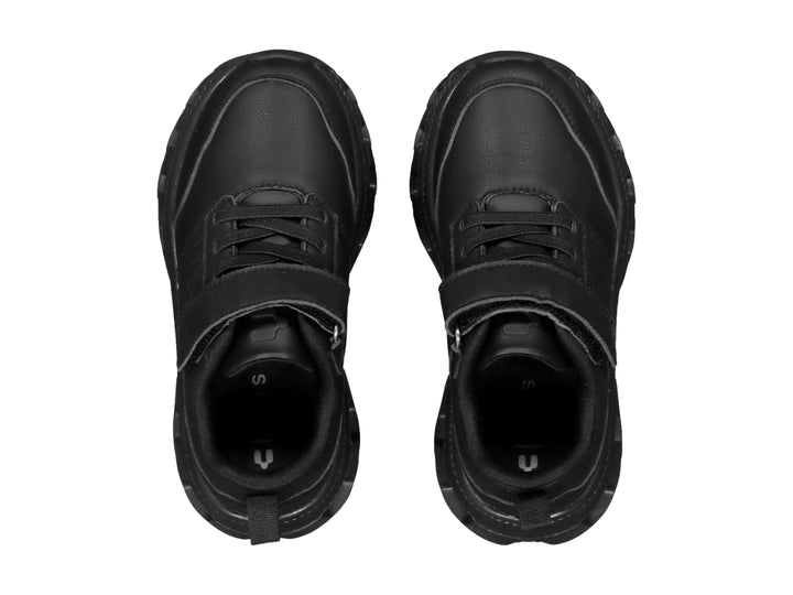 Tenis deportivos Charly color negro con cierre de velcro y agujetas.