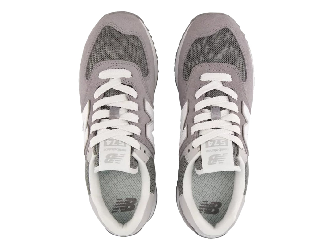 Tenis New Balance modelo 574 en color gris con suela de plataforma blanca y detalles en malla.