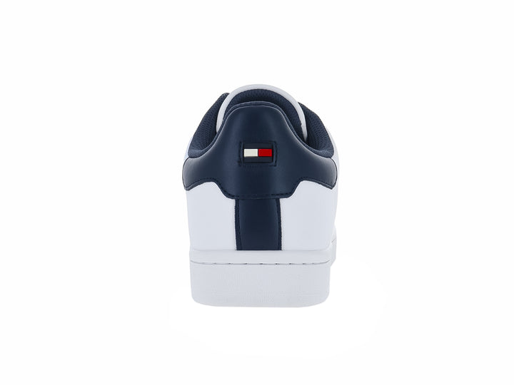 Tenis Tommy Hilfiger color blanco con detalles y letras TH en azul marino, diseño casual deportivo.