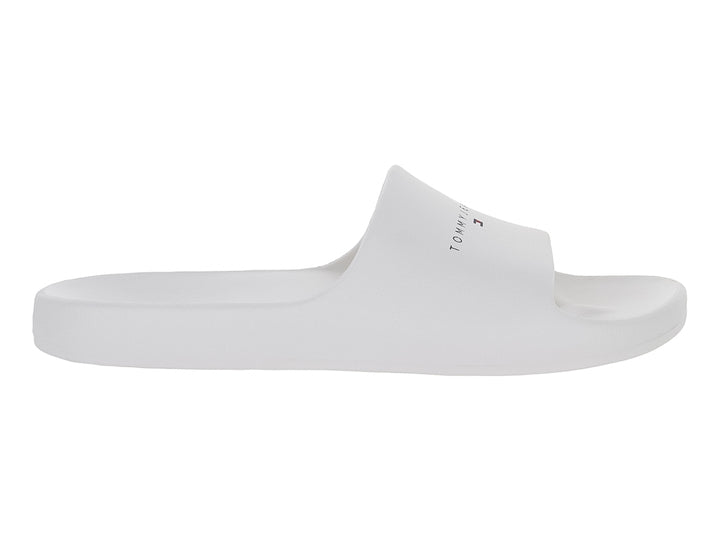 Sandalias tipo slide de color blanco ecru marca Tommy Hilfiger con banda ancha y suela moldeada.