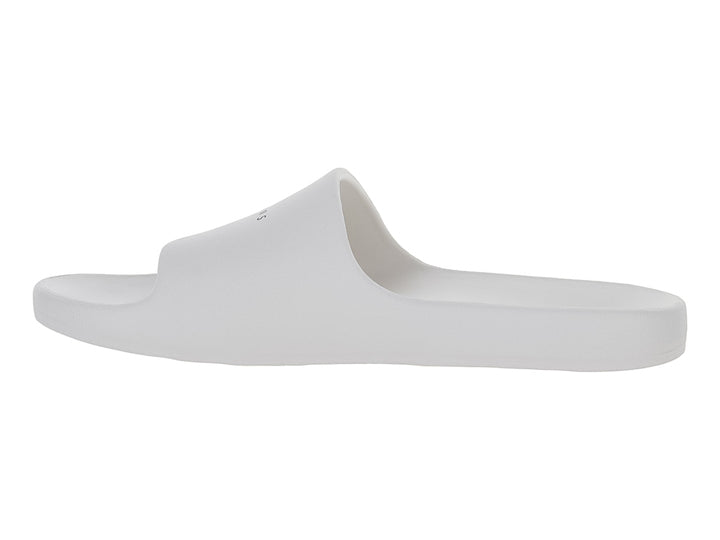 Sandalias tipo slide de color blanco ecru marca Tommy Hilfiger con banda ancha y suela moldeada.