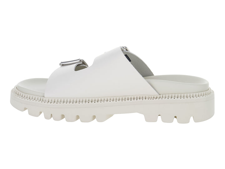 Sandalia Tommy Hilfiger color marfil con doble correa, hebillas plateadas y suela track gruesa.