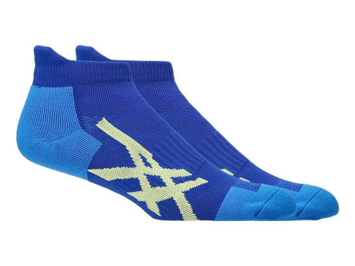Par de calcetines deportivos ASICS en tonos azul ilusión y azul costa.