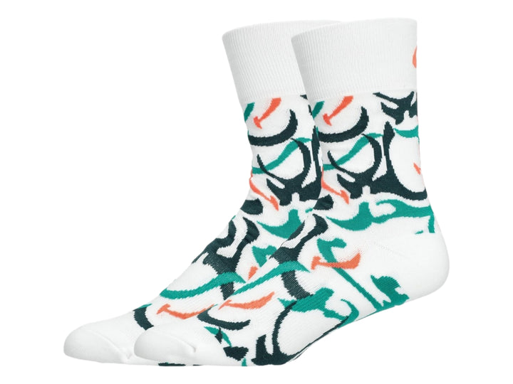 Par de calcetines deportivos ASICS color blanco con patrones abstractos en verde, azul marino y naranja.