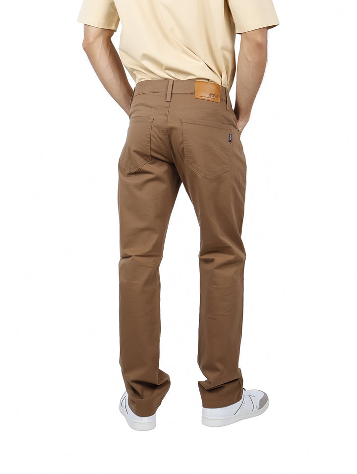 Pantalón de Gabardina OGGI Color Tabaco para Hombre