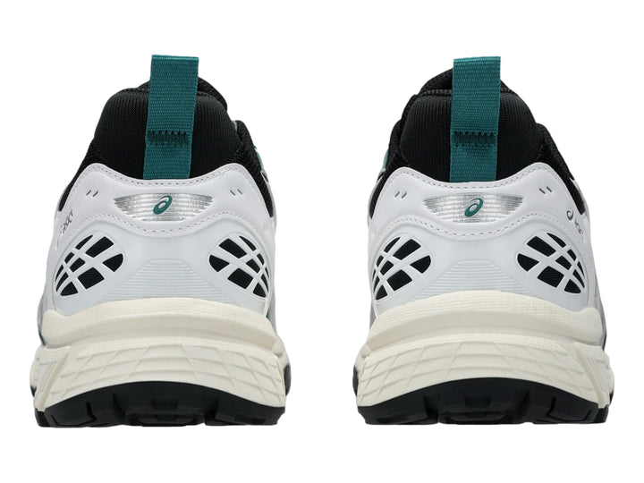 Tenis deportivos ASICS Gel-Nunobiki en color plata y negro con detalles verdes y suela color crema.
