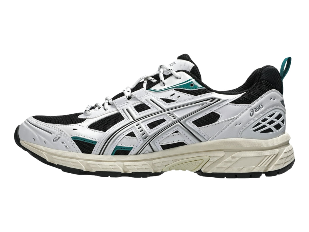 Tenis deportivos ASICS Gel-Nunobiki en color plata y negro con detalles verdes y suela color crema.