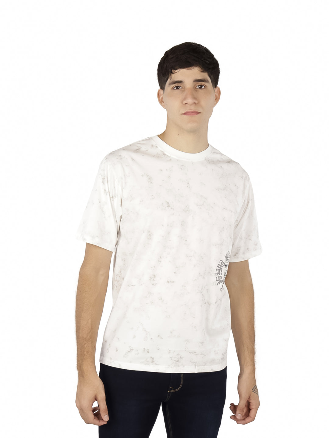Hombre vistiendo una playera de manga corta color beige con efecto jaspeado y cuello redondo.
