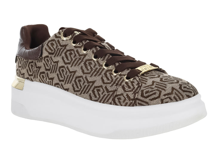 Tenis Steve Madden color marrón con estampado de monograma, suela blanca de plataforma y detalle dorado en el talón.