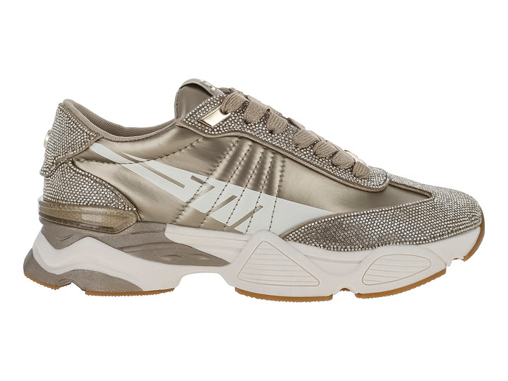 Tenis Steve Madden color dorado metálico con detalles de glitter y suela blanca ancha.
