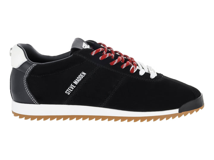 Tenis Steve Madden de gamuza negra con suela blanca, detalles en blanco y cordones rojos.