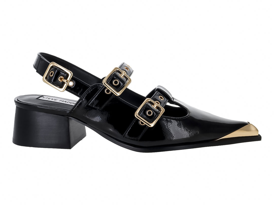 Zapato negro de charol con tacón cuadrado, punta dorada y tres hebillas doradas decorativas.