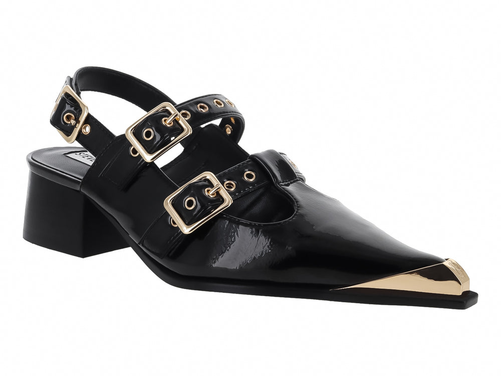 Zapato negro de charol con tacón cuadrado, punta dorada y tres hebillas doradas decorativas.