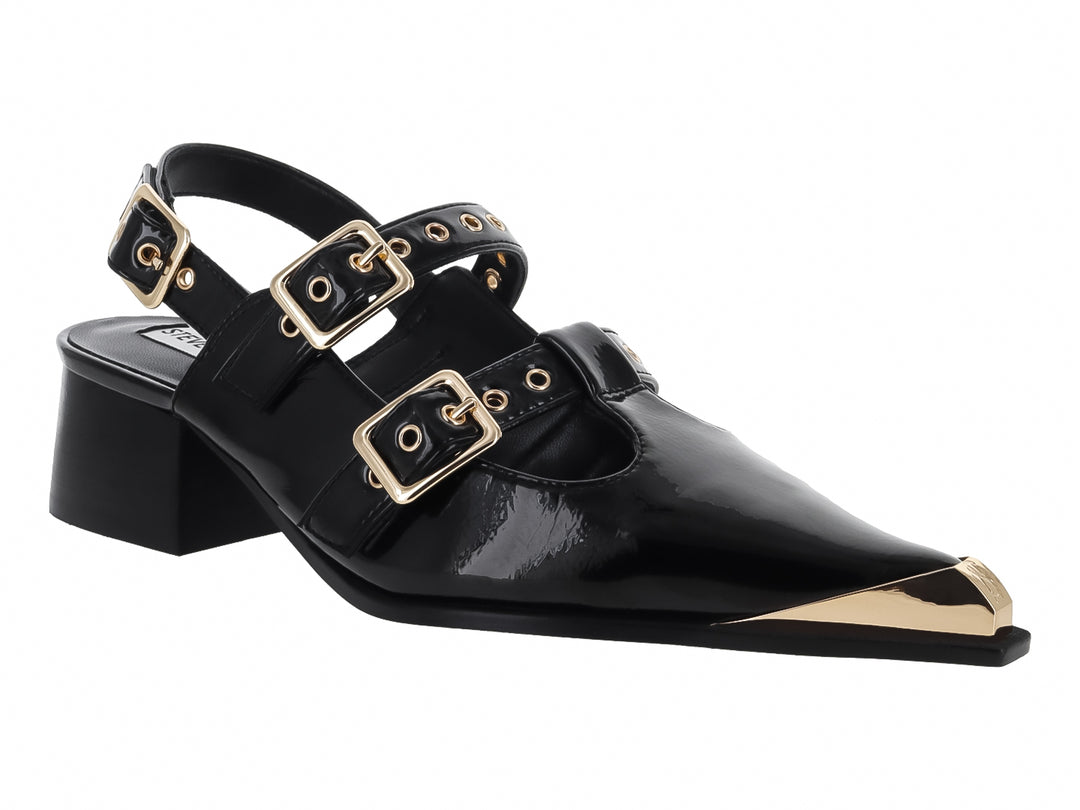 Zapato negro de charol con tacón cuadrado, punta dorada y tres hebillas doradas decorativas.