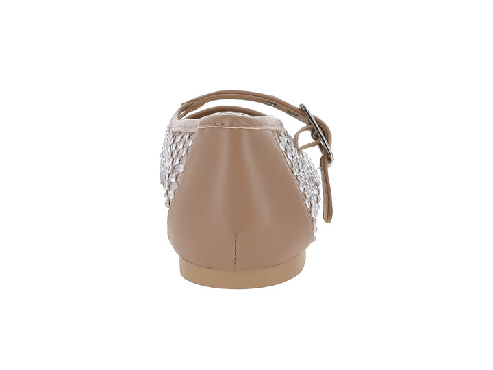 Zapato plano Steve Madden color tan con acabado de malla brillante y correa con hebilla plateada.