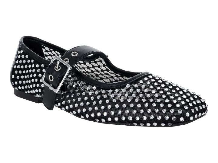 Zapato plano negro con diseño de malla, detalles brillantes y correa con hebilla plateada.