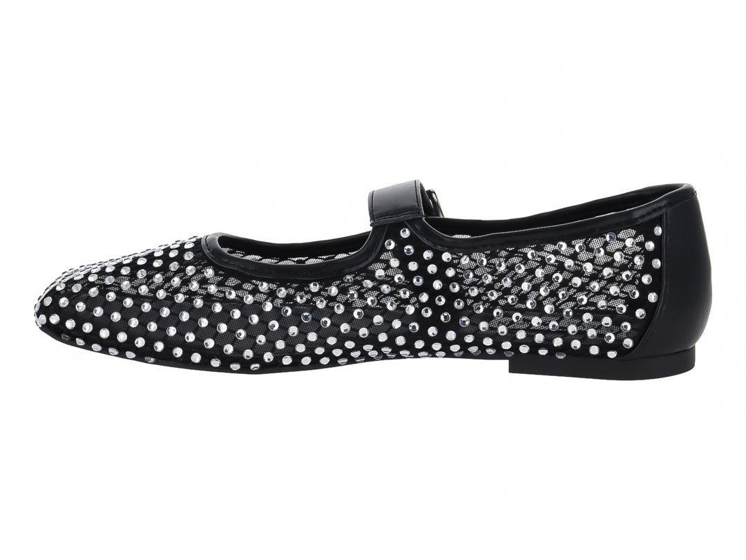 Zapato plano negro con diseño de malla, detalles brillantes y correa con hebilla plateada.