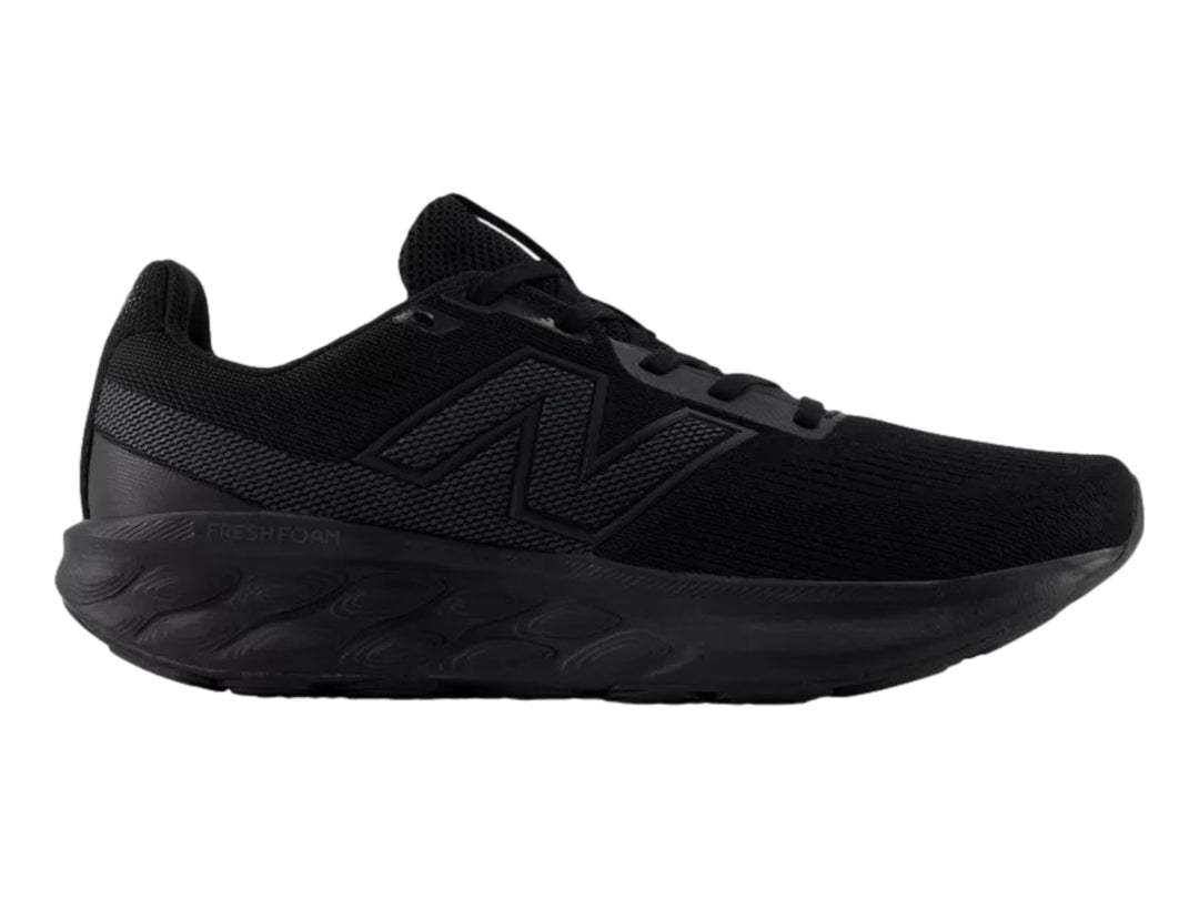 Tenis New Balance modelo 520 en color negro total, con malla transpirable y suela Fresh Foam.