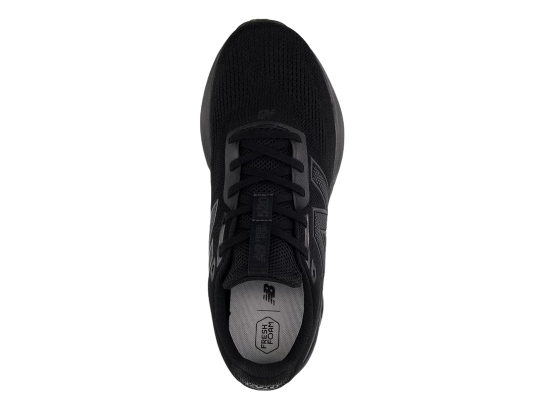 Tenis New Balance modelo 520 en color negro total, con malla transpirable y suela Fresh Foam.
