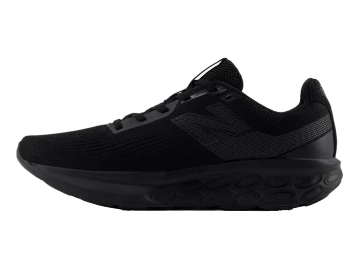 Tenis New Balance modelo 520 en color negro total, con malla transpirable y suela Fresh Foam.