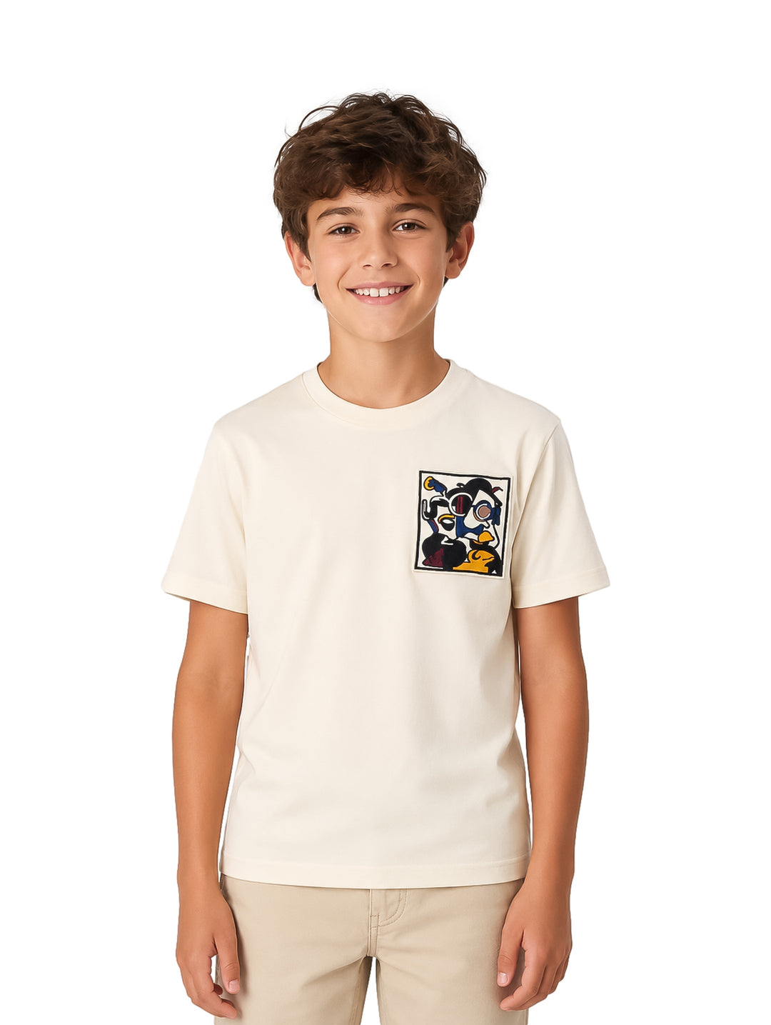 Camiseta beige de manga corta con un estampado cuadrado ilustrado en el pecho.