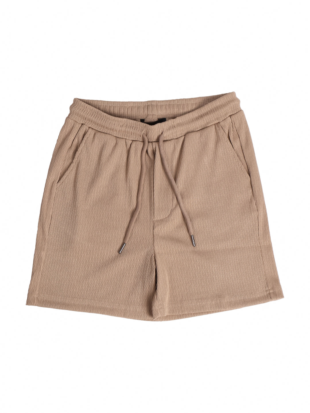 Conjunto de dos piezas para niño en color khaki, compuesto por camisa de manga corta y short.