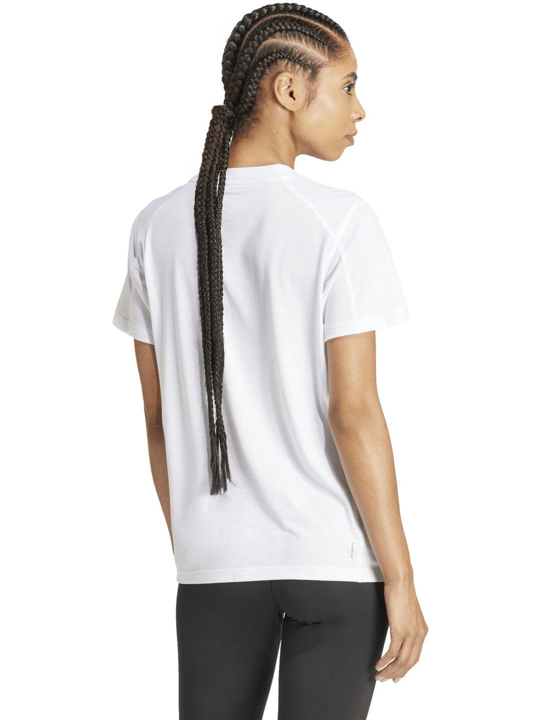 Camiseta deportiva blanca de manga corta con logo frontal de Adidas.