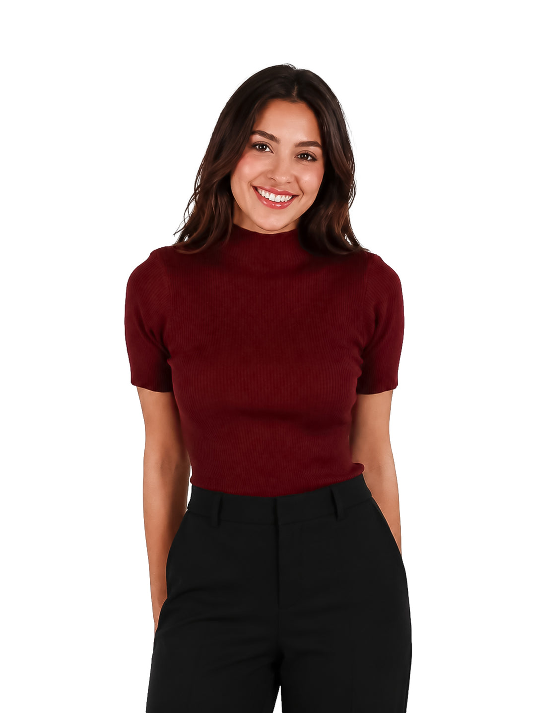 Mujer vistiendo una blusa ajustada de color vino con cuello alto y manga corta.