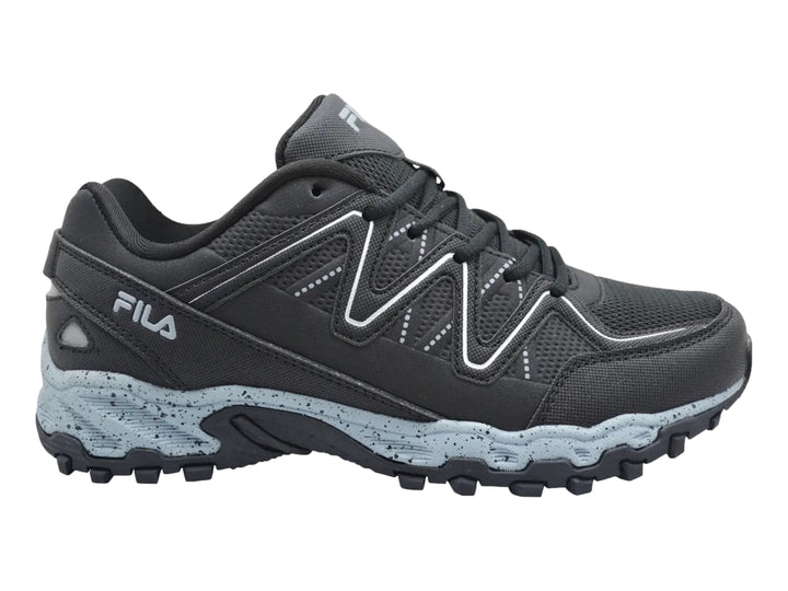 Zapato deportivo FILA Firetrail Evo en color negro con detalles en gris y suela texturizada para niños.