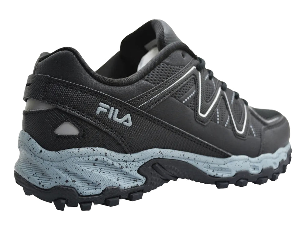 Zapato deportivo FILA Firetrail Evo en color negro con detalles en gris y suela texturizada para niños.