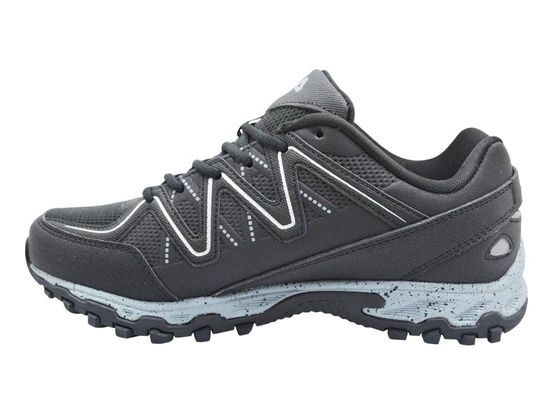 Zapato deportivo FILA Firetrail Evo en color negro con detalles en gris y suela texturizada para niños.