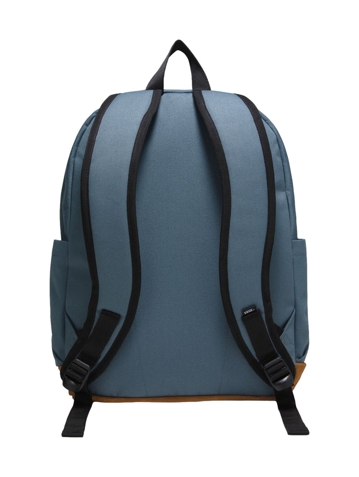 Mochila Vans Old Skool Sport en color azul tormenta con base café y logotipo frontal negro.